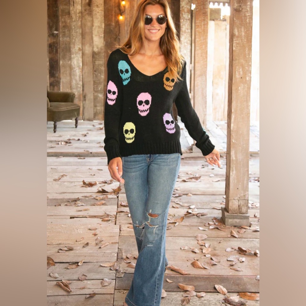 WOODEN SHIPS multiple skulls v neck sweater in black multi M/L - Picture 3 of 7